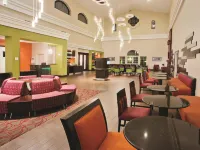 La Quinta Inn & Suites by Wyndham Conference Center Prescott - breakfast