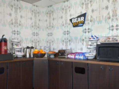 Travelodge by Wyndham Hubbard OH Hotels in Trumbull County