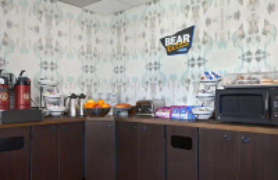 Travelodge by Wyndham Hubbard OH Hotels in Churchill