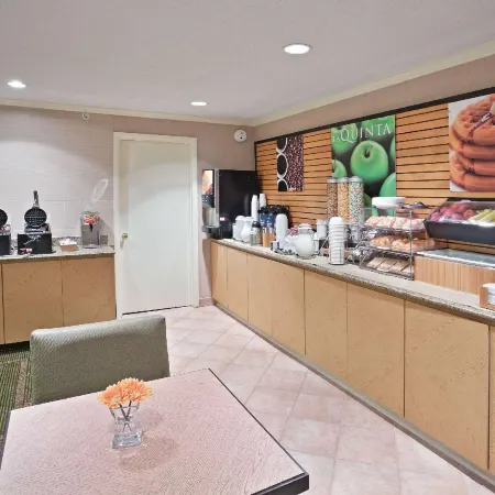La Quinta Inn & Suites by Wyndham Mansfield Oh