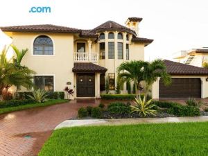 5 Bedroom Luxe Villa on Deep Water Intracoastal