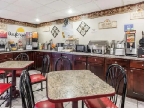 Days Inn & Suites by Wyndham Youngstown / Girard Ohio Hotels in Trumbull County