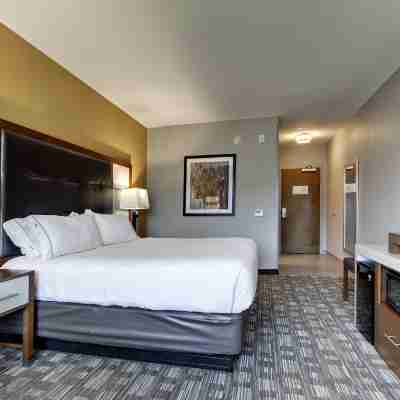 Holiday Inn Express & Suites Albany Rooms
