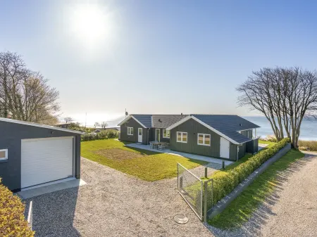 "Lander" - 20m from the Sea