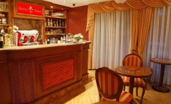 Hotel Anna - Housity