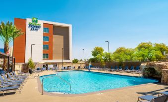 Holiday Inn Express & Suites Las Vegas - E Tropicana