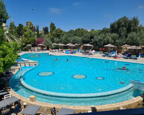 Basilica Holiday Resort Hotels near St. Paul's Pillar