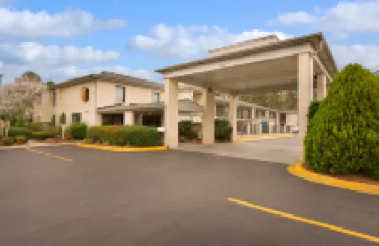 Super 8 by Wyndham Lancaster