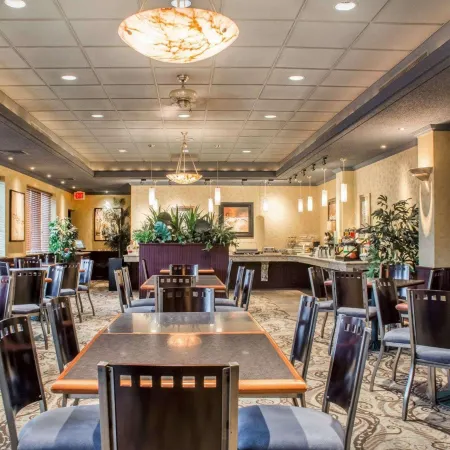 Clarion Hotel & Suites Riverfront