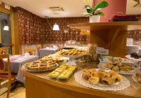 La Villa, Sure Hotel Collection by Best Western - breakfast