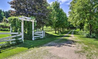 La Crescent Cottage on Minnesota Bluffs w/ View!