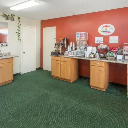 Super 8 by Wyndham Tifton