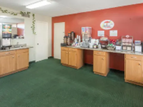 Super 8 by Wyndham Tifton