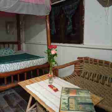 Mida Creek Eco Camp - Cottage House Rooms