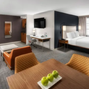 Courtyard by Marriott Seattle Bellevue/Downtown Hotels near Bellevue Square