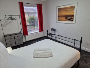 Birtley's Diamond 3 Bed Apt, Sleeps 6 Guests