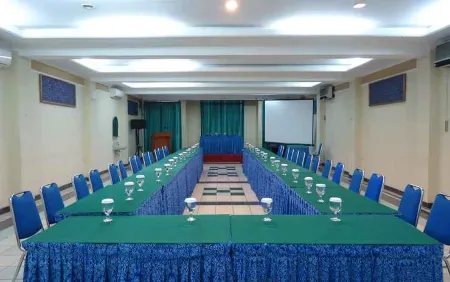 Hotel Permata Mulia Отели рядом с достопримечательностью «PD.PJM(Putra Jaya Mandiri)»