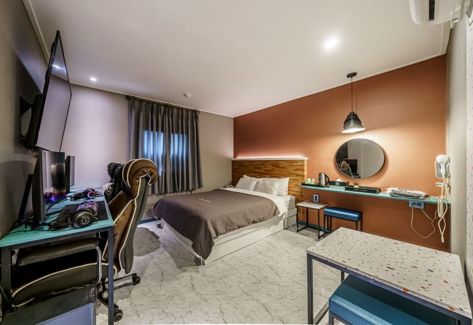 1. HOTEL 프라..