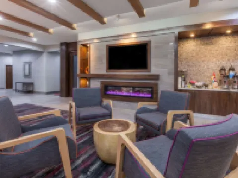 La Quinta Inn & Suites by Wyndham Houston East at Sheldon Rd チャネルヴューのホテル