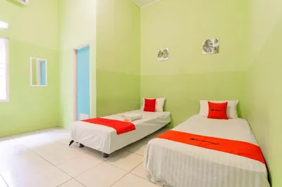 RedDoorz near Tugu Pramuka Cianjur Hotel dekat Cirata