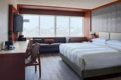 Detroit Marriott Southfield Hotels near University of Phoenix