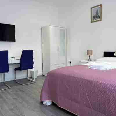 Remarkable 2-Bed Apartment in Ilford London Rooms