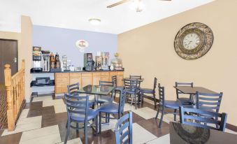 Boarders Inn & Suites by Cobblestone Hotels Waterloo Cedar Falls