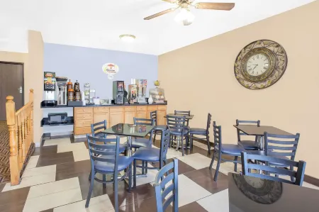 Boarders Inn & Suites by Cobblestone Hotels Waterloo Cedar Falls