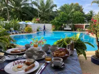 Ekman Garden Resort - مسبح