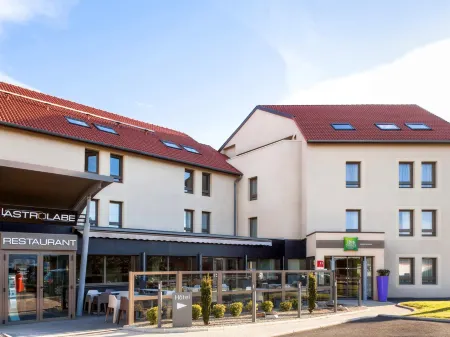 Ibis Styles Clermont-Ferrand le Brézet Aéroport Отели в г. Пон-дю-Шато