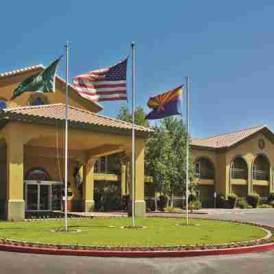 La Quinta Inn & Suites by Wyndham Conference Center Prescott Hotel Exterior