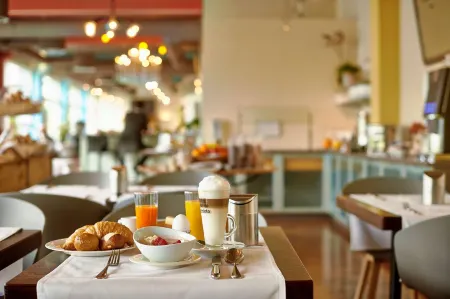 Hotel Arte Spreitenbach Отели в г. Баден