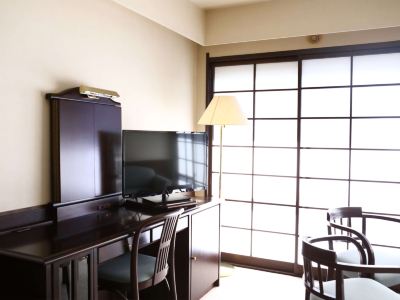 和風西洋風ルーム (和風ルーム + ツインルーム) 湯田中温泉 よろづやの写真