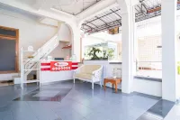 RedDoorz Syariah @ Aura Homestay Hotels in Ponorogo