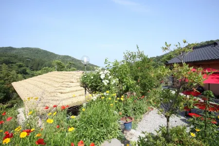 Jangseong Chungnyeongsan Pyeonbaek House Pension Отели в г. Чансон