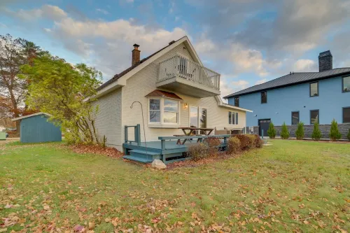 Waterfront Lake City Home w/ Deck & Boat Dock! Hotel di Cadillac