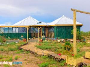 Amanya King Lion 1-Bed Wigwam in Amboseli