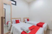 紅門酒店-近CSB購物中心芝拉本 井裏汶市酒店