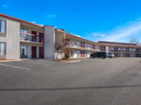 Red Roof Inn & Suites Monroe, NC Hotels in Monroe