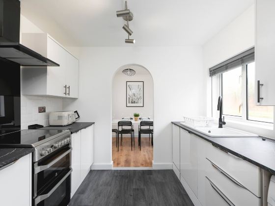 Skyvillion - 3Bed Home W/Grdn for A Family Getaway