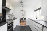 Skyvillion - 3Bed Home W/Grdn for A Family Getaway