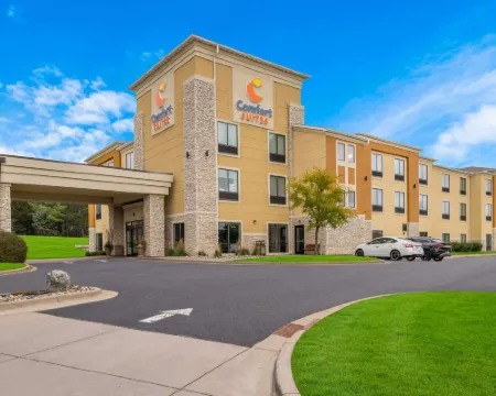 Comfort Suites Hudson I-94 Hotels in Hudson