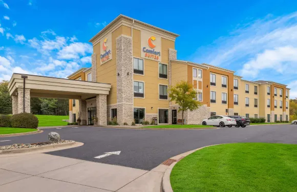 哈德森I-94舒適套房酒店