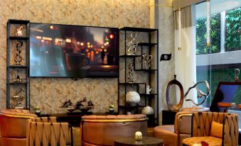 Redwaves Hotel