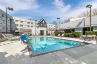Country Inn & Suites by Radisson, Atlanta Airport South, GA - Pools