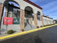 Red Roof Inn Richmond, VA - W Broad St - parking