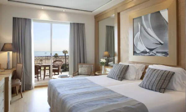 Las Arenas Balneario Resort