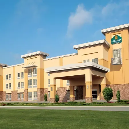 La Quinta Inn & Suites by Wyndham Ft. Worth - Forest Hill TX