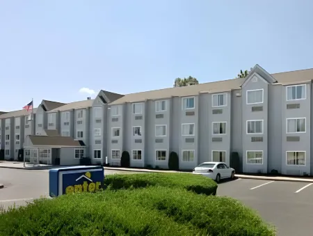 Microtel Inn & Suites by Wyndham Charleston WV