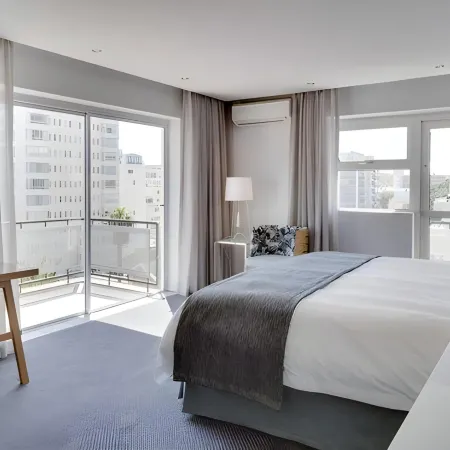 Protea Hotel Cape Town Sea Point Отели рядом с достопримечательностью «Си-Пойнт»